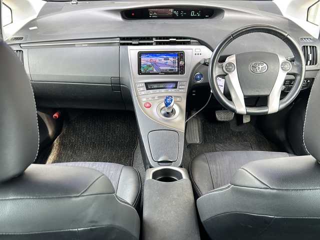 トヨタ プリウス G 静岡県 2013(平25)年 6.9万km ホワイトパールクリスタルシャイン ケンウッドナビ/・iPod/・SD/・USB/・FM/・AM/・フルセグTV/・CD/・DVD/・内蔵メモリ/・Bluetooth/主要装備/・ドライブレコーダー/・ＨＩＤヘッドライト/・フォグランプ/・ビルトインＥＴＣ/・サイドカーテンエアバッグ/・ステアリングスイッチ/・オートライト/・ＵＳＢ電源ソケット/・純正フロアマット