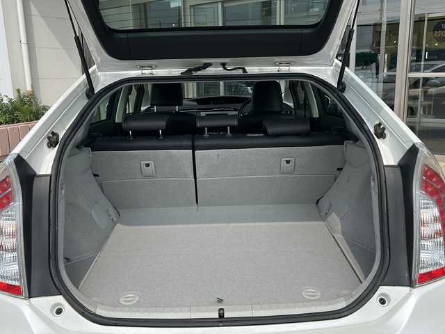 トヨタ プリウス G 静岡県 2013(平25)年 6.9万km ホワイトパールクリスタルシャイン ケンウッドナビ/・iPod/・SD/・USB/・FM/・AM/・フルセグTV/・CD/・DVD/・内蔵メモリ/・Bluetooth/主要装備/・ドライブレコーダー/・ＨＩＤヘッドライト/・フォグランプ/・ビルトインＥＴＣ/・サイドカーテンエアバッグ/・ステアリングスイッチ/・オートライト/・ＵＳＢ電源ソケット/・純正フロアマット