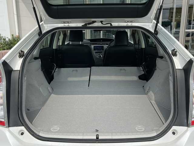 トヨタ プリウス G 静岡県 2013(平25)年 6.9万km ホワイトパールクリスタルシャイン ケンウッドナビ/・iPod/・SD/・USB/・FM/・AM/・フルセグTV/・CD/・DVD/・内蔵メモリ/・Bluetooth/主要装備/・ドライブレコーダー/・ＨＩＤヘッドライト/・フォグランプ/・ビルトインＥＴＣ/・サイドカーテンエアバッグ/・ステアリングスイッチ/・オートライト/・ＵＳＢ電源ソケット/・純正フロアマット