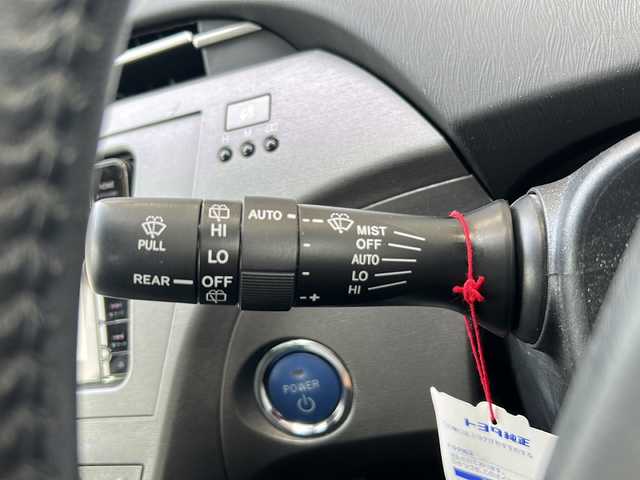 トヨタ プリウス G 静岡県 2013(平25)年 6.9万km ホワイトパールクリスタルシャイン ケンウッドナビ/・iPod/・SD/・USB/・FM/・AM/・フルセグTV/・CD/・DVD/・内蔵メモリ/・Bluetooth/主要装備/・ドライブレコーダー/・ＨＩＤヘッドライト/・フォグランプ/・ビルトインＥＴＣ/・サイドカーテンエアバッグ/・ステアリングスイッチ/・オートライト/・ＵＳＢ電源ソケット/・純正フロアマット