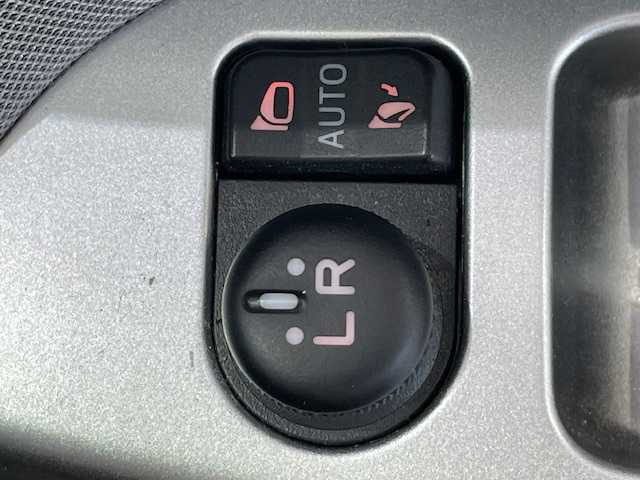 ダイハツ キャスト アクティバ G SAⅡ 宮城県 2015(平27)年 7.5万km ファイアークォーツレッドM 衝突被害軽減システム/コーナーセンサー/ポータブルナビ/オーディオ/CD/LEDヘッドライト/オートライト/フォグランプ/ベンチシート/純正フロアマット/純正アルミホール/社外ETC/プッシュスタート/横滑り防止装置/アイドリングストップ/アンチロック・ブレーキ・システム