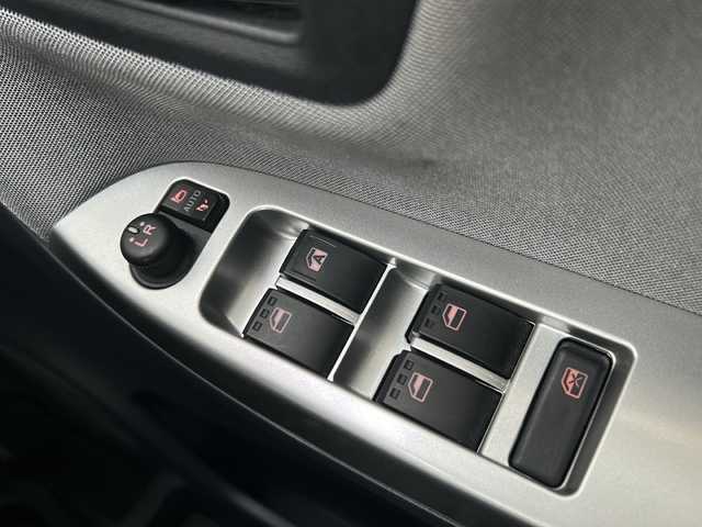 ダイハツ キャスト アクティバ G SAⅡ 埼玉県 2015(平27)年 7.5万km ファイアークォーツレッドM (株)IDOMが運営する【じしゃロン熊谷店】の自社ローン専用車両になりますこちらは現金またはオートローンご利用時の価格です。自社ローンご希望の方は別途その旨お申付け下さい/衝突被害軽減システム/ETC/純正オーディオ/CDチェンジャー/LEDヘッドライト/オートライト/フォグランプ/ベンチシート/エコアイドルモード/パワーモード/純正フロアマット/純正アルミホール/プッシュスタート/横滑り防止装置/盗難防止装置/アイドリングストップ/ABS