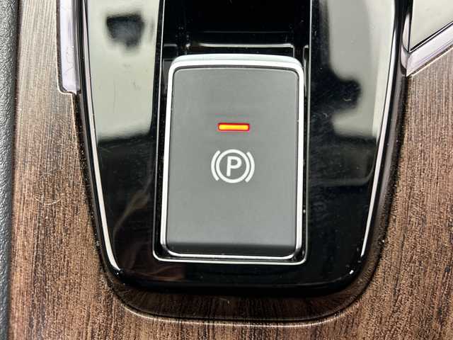 日産 オーラ G 三重県 2024(令6)年 1.9万km ピュアホワイトパール /禁煙車//純正ナビ/・フルセグ・Bluetooth・USB・AppleCarPlay・AndroidAuto・HDMI//アラウンドビューモニター//プロパイロット//BOSE//インテリジェントルームミラー//ブラインドスポットモニター//電子パーキング//オートホールド//オートハイビーム//エマージェンシーブレーキ//車線逸脱//前方ドライブレコーダー//ビルトインETC2.0//前後クリアランスソナー//革巻きステアリング//ステアリングスイッチ//LEDヘッドライト//オートライト