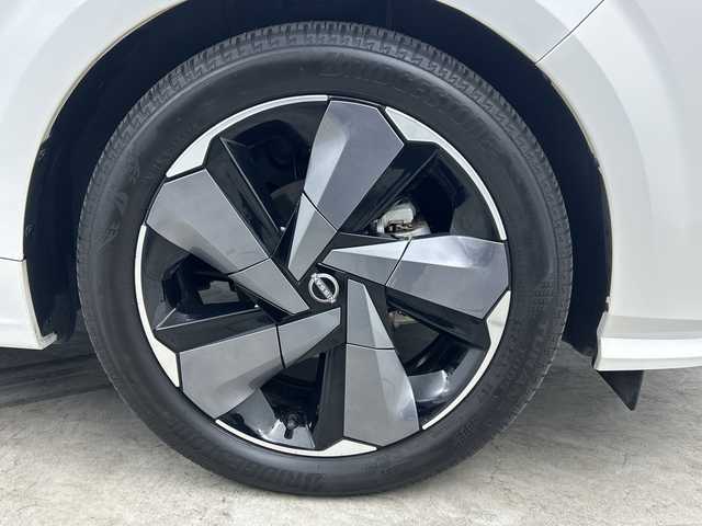 日産 オーラ G 三重県 2024(令6)年 1.9万km ピュアホワイトパール /禁煙車//純正ナビ/・フルセグ・Bluetooth・USB・AppleCarPlay・AndroidAuto・HDMI//アラウンドビューモニター//プロパイロット//BOSE//インテリジェントルームミラー//ブラインドスポットモニター//電子パーキング//オートホールド//オートハイビーム//エマージェンシーブレーキ//車線逸脱//前方ドライブレコーダー//ビルトインETC2.0//前後クリアランスソナー//革巻きステアリング//ステアリングスイッチ//LEDヘッドライト//オートライト