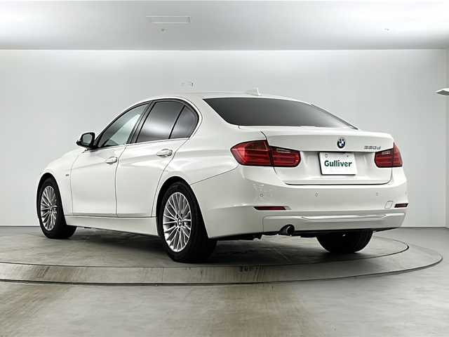 ＢＭＷ ３２０ｄ ラグジュアリー 愛知県 2013(平25)年 6.3万km パール 純正ナビ/CD/DVD/FM/AM/D席メモリ機能付きパワーシート/N席パワーシート/シートヒーター/バックカメラ/ドライブモード選択/ECOMODE/SPORTMODE/前後ドライブレコーダー/純正AW17インチ/クルーズコントロール/衝突軽減/アイドリングストップ/オートライト/フォグランプ/リアフォグランプ/ステアリングリモコン/プッシュスタート/スマートキー