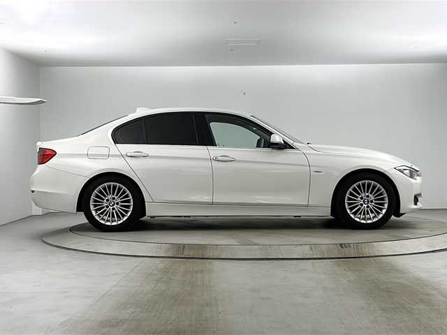 ＢＭＷ ３２０ｄ ラグジュアリー 愛知県 2013(平25)年 6.3万km パール 純正ナビ/CD/DVD/FM/AM/D席メモリ機能付きパワーシート/N席パワーシート/シートヒーター/バックカメラ/ドライブモード選択/ECOMODE/SPORTMODE/前後ドライブレコーダー/純正AW17インチ/クルーズコントロール/衝突軽減/アイドリングストップ/オートライト/フォグランプ/リアフォグランプ/ステアリングリモコン/プッシュスタート/スマートキー