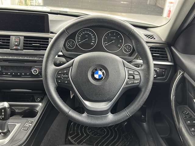 ＢＭＷ ３２０ｄ ラグジュアリー 愛知県 2013(平25)年 6.3万km パール 純正ナビ/CD/DVD/FM/AM/D席メモリ機能付きパワーシート/N席パワーシート/シートヒーター/バックカメラ/ドライブモード選択/ECOMODE/SPORTMODE/前後ドライブレコーダー/純正AW17インチ/クルーズコントロール/衝突軽減/アイドリングストップ/オートライト/フォグランプ/リアフォグランプ/ステアリングリモコン/プッシュスタート/スマートキー