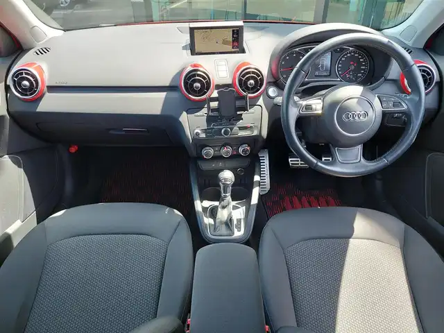 アウディ Ａ１ スポーツバック 1．4TFSI 東京都 2015(平27)年 2.6万km 赤 ・ワンオーナー/・プッシュスタート/・アイドリングストップ/・MTモード付きAT/・純正ナビ/・フルセグTV/・ETC/・前後ドライブレコーダー ZDR 037/・オートライト