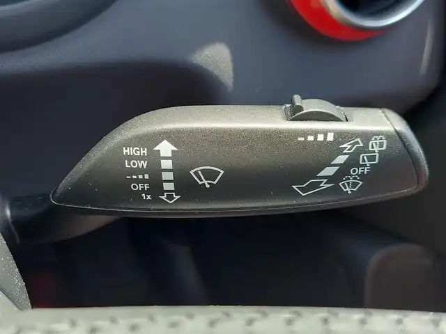 アウディ Ａ１ スポーツバック 1．4TFSI 東京都 2015(平27)年 2.6万km 赤 ・ワンオーナー/・プッシュスタート/・アイドリングストップ/・MTモード付きAT/・純正ナビ/・フルセグTV/・ETC/・前後ドライブレコーダー ZDR 037/・オートライト