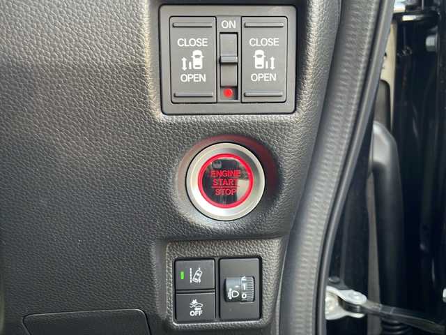 ホンダ Ｎ ＢＯＸ カスタム L ターボ スタイル+ブラック 兵庫県 2023(令5)年 2.1万km クリスタルブラックパール 登録時走行距離20893km/ターボ/ホンダセンシング/SDナビ/CD/DVD/フルセグTV/Bluetooth/両側パワースライドドア/前後ドライブレコーダー/LEDヘッドランプ/LEDフロントフォグライト/ETC/オートライト/プラズマクラスター付オートエアコン/リアヒーターダクト/前席シートヒーター/運転席シートリフター/合皮ハーフレザーシート/スペアキー1本