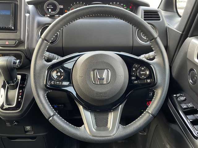 ホンダ Ｎ ＢＯＸ カスタム L ターボ スタイル+ブラック 兵庫県 2023(令5)年 2.1万km クリスタルブラックパール 登録時走行距離20893km/ターボ/ホンダセンシング/SDナビ/CD/DVD/フルセグTV/Bluetooth/両側パワースライドドア/前後ドライブレコーダー/LEDヘッドランプ/LEDフロントフォグライト/ETC/オートライト/プラズマクラスター付オートエアコン/リアヒーターダクト/前席シートヒーター/運転席シートリフター/合皮ハーフレザーシート/スペアキー1本