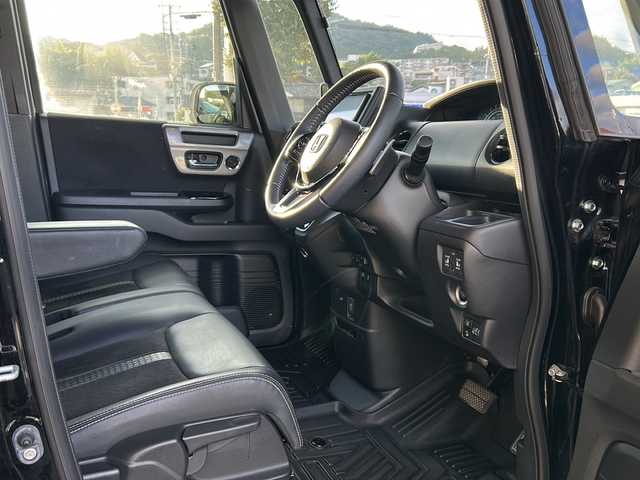 ホンダ Ｎ ＢＯＸ カスタム L ターボ スタイル+ブラック 兵庫県 2023(令5)年 2.1万km クリスタルブラックパール 登録時走行距離20893km/ターボ/ホンダセンシング/SDナビ/CD/DVD/フルセグTV/Bluetooth/両側パワースライドドア/前後ドライブレコーダー/LEDヘッドランプ/LEDフロントフォグライト/ETC/オートライト/プラズマクラスター付オートエアコン/リアヒーターダクト/前席シートヒーター/運転席シートリフター/合皮ハーフレザーシート/スペアキー1本