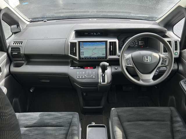 ホンダ ステップワゴン G Eセレクション 山形県 2014(平26)年 6.8万km クリスタルブラックパール 禁煙車/4WD/クルーズコントロール/寒冷地仕様/横滑り防止装置/両側パワースライドドア/純正ナビ/（Bluetooth/CD/DVD/フルセグ)/バックカメラ/フォグランプ/ステアリングスイッチ/後席モニター(TR-M70WS5)/ビルトインETC/社外AW/純正フロアマット/純正ホイールキャップスタドレス(205/65/R15・6mm)/  4本積載/電動格納ウィンカーミラー/ドアバイザー