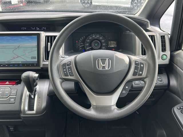 ホンダ ステップワゴン G Eセレクション 山形県 2014(平26)年 6.8万km クリスタルブラックパール 禁煙車/4WD/クルーズコントロール/寒冷地仕様/横滑り防止装置/両側パワースライドドア/純正ナビ/（Bluetooth/CD/DVD/フルセグ)/バックカメラ/フォグランプ/ステアリングスイッチ/後席モニター(TR-M70WS5)/ビルトインETC/社外AW/純正フロアマット/純正ホイールキャップスタドレス(205/65/R15・6mm)/  4本積載/電動格納ウィンカーミラー/ドアバイザー