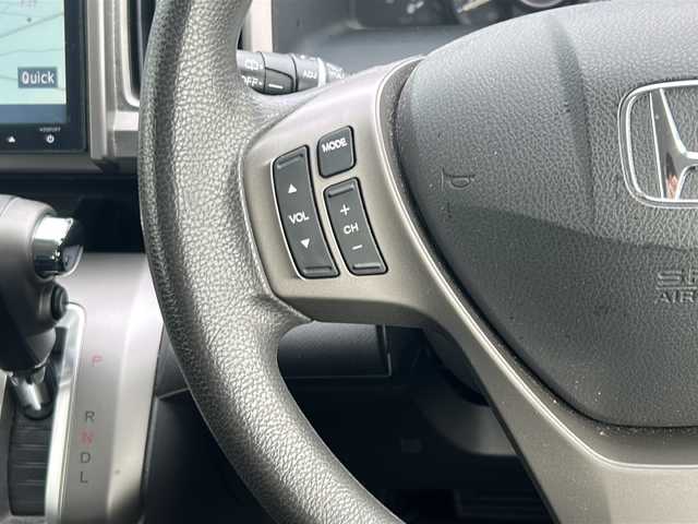 ホンダ ステップワゴン G Eセレクション 山形県 2014(平26)年 6.8万km クリスタルブラックパール 禁煙車/4WD/クルーズコントロール/寒冷地仕様/横滑り防止装置/両側パワースライドドア/純正ナビ/（Bluetooth/CD/DVD/フルセグ)/バックカメラ/フォグランプ/ステアリングスイッチ/後席モニター(TR-M70WS5)/ビルトインETC/社外AW/純正フロアマット/純正ホイールキャップスタドレス(205/65/R15・6mm)/  4本積載/電動格納ウィンカーミラー/ドアバイザー