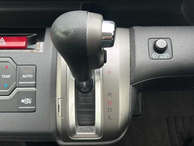 ホンダ ステップワゴン G Eセレクション 山形県 2014(平26)年 6.8万km クリスタルブラックパール 禁煙車/4WD/クルーズコントロール/寒冷地仕様/横滑り防止装置/両側パワースライドドア/純正ナビ/（Bluetooth/CD/DVD/フルセグ)/バックカメラ/フォグランプ/ステアリングスイッチ/後席モニター(TR-M70WS5)/ビルトインETC/社外AW/純正フロアマット/純正ホイールキャップスタドレス(205/65/R15・6mm)/  4本積載/電動格納ウィンカーミラー/ドアバイザー