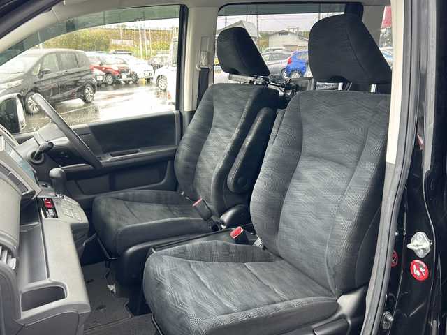 ホンダ ステップワゴン G Eセレクション 山形県 2014(平26)年 6.8万km クリスタルブラックパール 禁煙車/4WD/クルーズコントロール/寒冷地仕様/横滑り防止装置/両側パワースライドドア/純正ナビ/（Bluetooth/CD/DVD/フルセグ)/バックカメラ/フォグランプ/ステアリングスイッチ/後席モニター(TR-M70WS5)/ビルトインETC/社外AW/純正フロアマット/純正ホイールキャップスタドレス(205/65/R15・6mm)/  4本積載/電動格納ウィンカーミラー/ドアバイザー