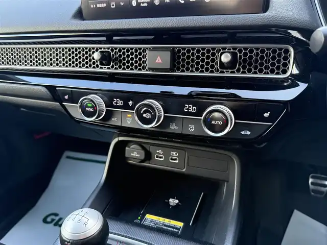 ホンダ シビック EX 香川県 2021(令3)年 4.1万km プレミアムクリスタルレッドM 純正9型コネクトナビ/・BT接続/TV/アダプティブドライビングビーム/BOSEプレミアムサウンドシステム/レザー×スウェードコンビシート/純正ドライブレコーダー/Honda SENSING/・ブラインドスポットモニター/・渋滞追従機能/10.2インチデジタルグラフィックメーター/パドルシフト/LEDフォグライト/ビルトインETC/スマホ連携/置くだけ充電/運転席8Way/助手席4Wayパワーシート/DN席ヒートシーター/社外2本出しマフラー