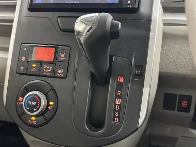 ダイハツ タント G SA 三重県 2015(平27)年 8.7万km プラムブラウンクリスタルマイカ ガソリン/FF/インパネCVT/純正 7インチワイドナビ NSZN-W65D/（FM/AM/TV/CD/DVD/iPod/USB/HDMI/SD/MEMORY MUSIC/Bluetooth）/バックカメラ/両側パワースライドドア（ワンタッチオープン機能/ウェルカムオープン機能/タッチ＆ゴーロック機能付）/スマートアシスト3/・衝突回避支援ブレーキ機能（対車両・対歩行者）/・衝突警報機能（対車両・対歩行者）/・誤発進抑制制御機能/・エマージェンシーストップシグナル/・ABS、TRC、VSC/装備/・オートエアコン/・オートライト/・ステアリングスイッチ/・プッシュスタート/・ベンチシート/・純正14inAW/・スマートキーx2/・保/取/ナビ取/など