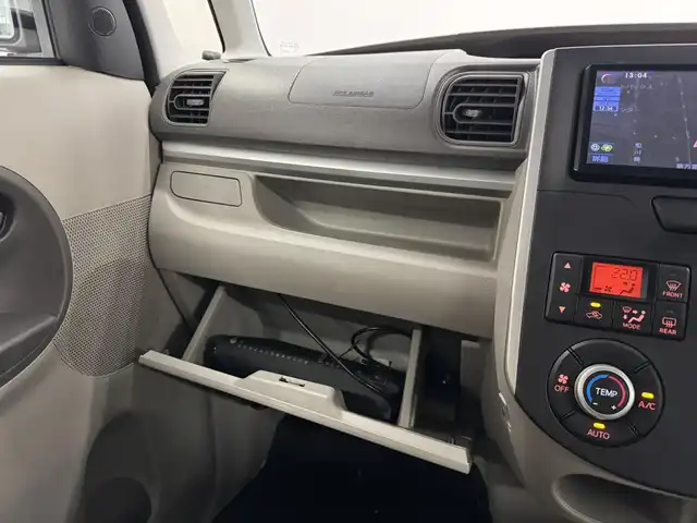 ダイハツ タント G SA 三重県 2015(平27)年 8.7万km プラムブラウンクリスタルマイカ ガソリン/FF/インパネCVT/純正 7インチワイドナビ NSZN-W65D/（FM/AM/TV/CD/DVD/iPod/USB/HDMI/SD/MEMORY MUSIC/Bluetooth）/バックカメラ/両側パワースライドドア（ワンタッチオープン機能/ウェルカムオープン機能/タッチ＆ゴーロック機能付）/スマートアシスト3/・衝突回避支援ブレーキ機能（対車両・対歩行者）/・衝突警報機能（対車両・対歩行者）/・誤発進抑制制御機能/・エマージェンシーストップシグナル/・ABS、TRC、VSC/装備/・オートエアコン/・オートライト/・ステアリングスイッチ/・プッシュスタート/・ベンチシート/・純正14inAW/・スマートキーx2/・保/取/ナビ取/など