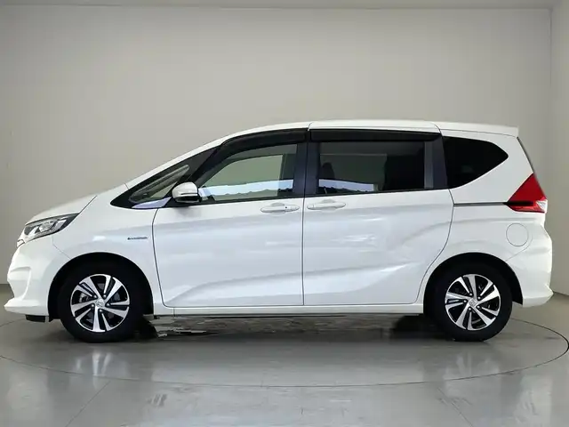 ホンダ フリード ハイブリット EX 愛知県 2018(平30)年 2.1万km ホワイトオーキッドパール 純正ナビ　フルセグＴＶ　Ｂｌｕｅｔｏｏｔｈ　ＵＳＢ　シートヒーター　両側パワースライドドア　ホンダセンシング　衝突軽減装置　追従クルコン　ハンドル支援　ＬＥＤオートライト　バックカメラ　ＥＴＣ　禁煙車