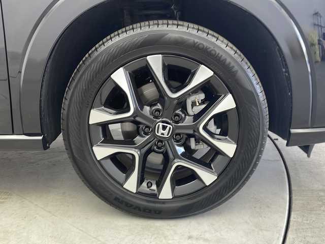 ホンダ ＺＲ－Ｖ ハイブリッド e:HEV Z 愛知県 2023(令5)年 0.7万km クリスタルブラックパール /禁煙車//純正HondaCONNECTディスプレイ//フルセグTV//ビルトインETC2.0//マルチビューカメラシステム//バックカメラ//本革シート//前席パワーシート・シートヒーター//運転席ポジションメモリー//BOSEプレミアムサウンドシステム//ハンズフリーパワーテールゲート//ホンダセンシング//衝突軽減ブレーキ(CMBS)//先行車発進お知らせ//歩行者事故低減ステアリング//路外逸脱抑制機能//標識認識機能//アダプティブクルーズコントロール//レーンキープアシストシステム//トラフィックジャムアシスト//誤発進抑制機能(前後方)//前後パーキングセンサー//オートハイビーム//アダプティブドライビングビーム//LEDヘッドライト//オートライト//ワイヤレス充電器//純正18インチアルミホイール(切削+ベルリナブラック塗装)//革巻きステアリング//ステアリングスイッチ//ステアリングヒーター//パドルシフト//純正フロアマット//純正ドアバイザー//プッシュスタート//電動格納ミラーウィンカー//横滑り防止装置