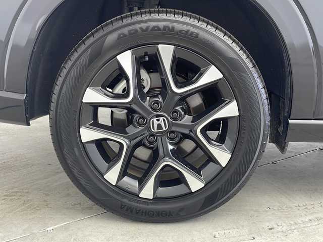 ホンダ ＺＲ－Ｖ ハイブリッド e:HEV Z 愛知県 2023(令5)年 0.7万km クリスタルブラックパール /禁煙車//純正HondaCONNECTディスプレイ//フルセグTV//ビルトインETC2.0//マルチビューカメラシステム//バックカメラ//本革シート//前席パワーシート・シートヒーター//運転席ポジションメモリー//BOSEプレミアムサウンドシステム//ハンズフリーパワーテールゲート//ホンダセンシング//衝突軽減ブレーキ(CMBS)//先行車発進お知らせ//歩行者事故低減ステアリング//路外逸脱抑制機能//標識認識機能//アダプティブクルーズコントロール//レーンキープアシストシステム//トラフィックジャムアシスト//誤発進抑制機能(前後方)//前後パーキングセンサー//オートハイビーム//アダプティブドライビングビーム//LEDヘッドライト//オートライト//ワイヤレス充電器//純正18インチアルミホイール(切削+ベルリナブラック塗装)//革巻きステアリング//ステアリングスイッチ//ステアリングヒーター//パドルシフト//純正フロアマット//純正ドアバイザー//プッシュスタート//電動格納ミラーウィンカー//横滑り防止装置