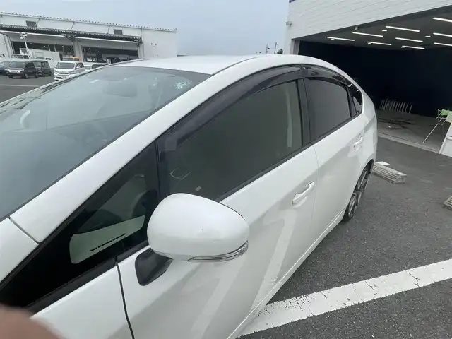 トヨタ プリウス S ツーリングセレ G’s 熊本県 2012(平24)年 12.7万km ホワイトパールクリスタルシャイン (株)IDOMが運営する【じしゃロン熊本店】の自社ローン専用車両になりますこちらは現金またはオートローンご利用時の価格です。自社ローンご希望の方は別途その旨お申付け下さい/純正ナビ　/純正アルミ　/純正シート　/純正マット　/ビルトインＥＴＣ　/アイドリングストップ　/ＨＩＤヘッドライト/ＬＥＤＢＥＡＭ　/Ｗ＋サイドエアバッグ　/カーテンエアバッグ　/ウィンカー付き電格ミラー　/スマートキー/プッシュスタート
