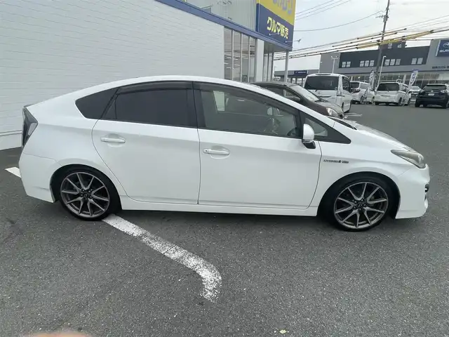 トヨタ プリウス S ツーリングセレ G’s 熊本県 2012(平24)年 12.7万km ホワイトパールクリスタルシャイン (株)IDOMが運営する【じしゃロン熊本店】の自社ローン専用車両になりますこちらは現金またはオートローンご利用時の価格です。自社ローンご希望の方は別途その旨お申付け下さい/純正ナビ　/純正アルミ　/純正シート　/純正マット　/ビルトインＥＴＣ　/アイドリングストップ　/ＨＩＤヘッドライト/ＬＥＤＢＥＡＭ　/Ｗ＋サイドエアバッグ　/カーテンエアバッグ　/ウィンカー付き電格ミラー　/スマートキー/プッシュスタート
