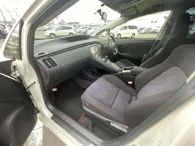 トヨタ プリウス S ツーリングセレ G’s 熊本県 2012(平24)年 12.7万km ホワイトパールクリスタルシャイン (株)IDOMが運営する【じしゃロン熊本店】の自社ローン専用車両になりますこちらは現金またはオートローンご利用時の価格です。自社ローンご希望の方は別途その旨お申付け下さい/純正ナビ　/純正アルミ　/純正シート　/純正マット　/ビルトインＥＴＣ　/アイドリングストップ　/ＨＩＤヘッドライト/ＬＥＤＢＥＡＭ　/Ｗ＋サイドエアバッグ　/カーテンエアバッグ　/ウィンカー付き電格ミラー　/スマートキー/プッシュスタート