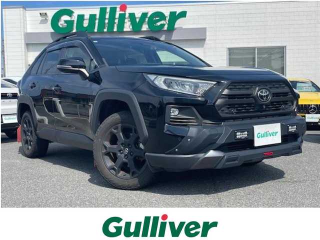 トヨタ ＲＡＶ４ アドベンチャー オフロードPKG 三重県 2022(令4)年 2.8万km アティチュードブラックマイカ メーカーオプション/・パノラミックビューモニター/・パワーバックドア/セーフティセンス/・プリクラッシュセーフティ/・レーントレーシングアシスト/・レーダークルーズコントロール/・オートマチックハイビーム/・ロードサインアシスト/先行車発進告知機能/パーキングサポートブレーキ/ブラインドスポットモニター/1オーナー/4WD/TRDフロントバンパーガーニッシュ（LED付）/TRDフロントロアガーニッシュ/TRDマッドフラップ/純正9型ディスプレイオーディオ/【フルセグTV/Bluetooth/USB/Miracast】/ビルトインETC/前後ドライブレコーダー/合皮スポーティシート/D席パワーシート/D/N席シートベンチレーション/D/N席シートヒーター/ステアリングヒーター/オートライト/LEDヘッドランプ/225/60R18インチ純正AW/専用サスペンション/プッシュスタート/スマートキー/スペアキー/フロアマット