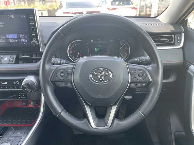 トヨタ ＲＡＶ４ アドベンチャー オフロードPKG 三重県 2022(令4)年 2.8万km アティチュードブラックマイカ メーカーオプション/・パノラミックビューモニター/・パワーバックドア/セーフティセンス/・プリクラッシュセーフティ/・レーントレーシングアシスト/・レーダークルーズコントロール/・オートマチックハイビーム/・ロードサインアシスト/先行車発進告知機能/パーキングサポートブレーキ/ブラインドスポットモニター/1オーナー/4WD/TRDフロントバンパーガーニッシュ（LED付）/TRDフロントロアガーニッシュ/TRDマッドフラップ/純正9型ディスプレイオーディオ/【フルセグTV/Bluetooth/USB/Miracast】/ビルトインETC/前後ドライブレコーダー/合皮スポーティシート/D席パワーシート/D/N席シートベンチレーション/D/N席シートヒーター/ステアリングヒーター/オートライト/LEDヘッドランプ/225/60R18インチ純正AW/専用サスペンション/プッシュスタート/スマートキー/スペアキー/フロアマット