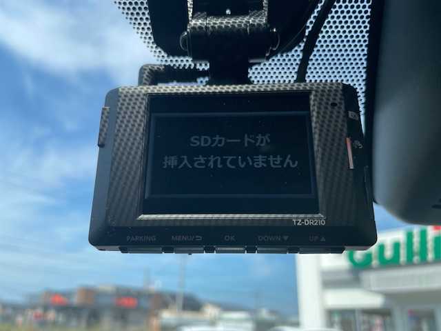 トヨタ ＲＡＶ４ アドベンチャー オフロードPKG 三重県 2022(令4)年 2.8万km アティチュードブラックマイカ メーカーオプション/・パノラミックビューモニター/・パワーバックドア/セーフティセンス/・プリクラッシュセーフティ/・レーントレーシングアシスト/・レーダークルーズコントロール/・オートマチックハイビーム/・ロードサインアシスト/先行車発進告知機能/パーキングサポートブレーキ/ブラインドスポットモニター/1オーナー/4WD/TRDフロントバンパーガーニッシュ（LED付）/TRDフロントロアガーニッシュ/TRDマッドフラップ/純正9型ディスプレイオーディオ/【フルセグTV/Bluetooth/USB/Miracast】/ビルトインETC/前後ドライブレコーダー/合皮スポーティシート/D席パワーシート/D/N席シートベンチレーション/D/N席シートヒーター/ステアリングヒーター/オートライト/LEDヘッドランプ/225/60R18インチ純正AW/専用サスペンション/プッシュスタート/スマートキー/スペアキー/フロアマット