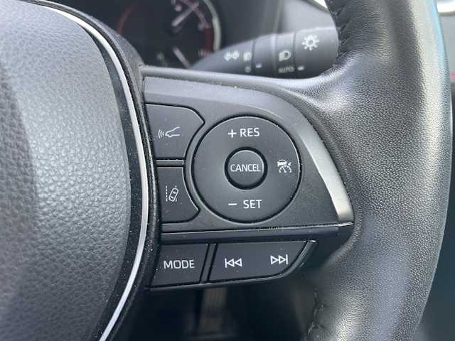 トヨタ ＲＡＶ４ アドベンチャー オフロードPKG 三重県 2022(令4)年 2.8万km アティチュードブラックマイカ メーカーオプション/・パノラミックビューモニター/・パワーバックドア/セーフティセンス/・プリクラッシュセーフティ/・レーントレーシングアシスト/・レーダークルーズコントロール/・オートマチックハイビーム/・ロードサインアシスト/先行車発進告知機能/パーキングサポートブレーキ/ブラインドスポットモニター/1オーナー/4WD/TRDフロントバンパーガーニッシュ（LED付）/TRDフロントロアガーニッシュ/TRDマッドフラップ/純正9型ディスプレイオーディオ/【フルセグTV/Bluetooth/USB/Miracast】/ビルトインETC/前後ドライブレコーダー/合皮スポーティシート/D席パワーシート/D/N席シートベンチレーション/D/N席シートヒーター/ステアリングヒーター/オートライト/LEDヘッドランプ/225/60R18インチ純正AW/専用サスペンション/プッシュスタート/スマートキー/スペアキー/フロアマット