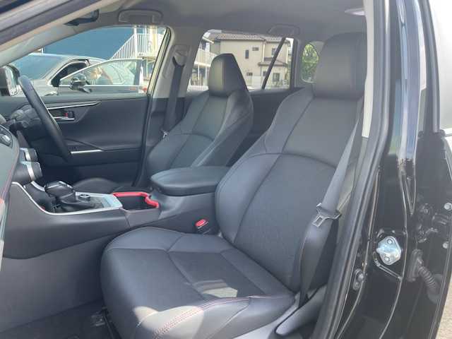 トヨタ ＲＡＶ４ アドベンチャー オフロードPKG 三重県 2022(令4)年 2.8万km アティチュードブラックマイカ メーカーオプション/・パノラミックビューモニター/・パワーバックドア/セーフティセンス/・プリクラッシュセーフティ/・レーントレーシングアシスト/・レーダークルーズコントロール/・オートマチックハイビーム/・ロードサインアシスト/先行車発進告知機能/パーキングサポートブレーキ/ブラインドスポットモニター/1オーナー/4WD/TRDフロントバンパーガーニッシュ（LED付）/TRDフロントロアガーニッシュ/TRDマッドフラップ/純正9型ディスプレイオーディオ/【フルセグTV/Bluetooth/USB/Miracast】/ビルトインETC/前後ドライブレコーダー/合皮スポーティシート/D席パワーシート/D/N席シートベンチレーション/D/N席シートヒーター/ステアリングヒーター/オートライト/LEDヘッドランプ/225/60R18インチ純正AW/専用サスペンション/プッシュスタート/スマートキー/スペアキー/フロアマット