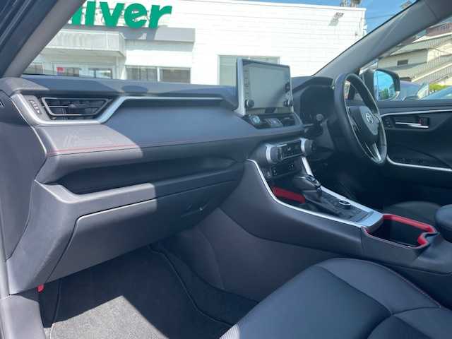 トヨタ ＲＡＶ４ アドベンチャー オフロードPKG 三重県 2022(令4)年 2.8万km アティチュードブラックマイカ メーカーオプション/・パノラミックビューモニター/・パワーバックドア/セーフティセンス/・プリクラッシュセーフティ/・レーントレーシングアシスト/・レーダークルーズコントロール/・オートマチックハイビーム/・ロードサインアシスト/先行車発進告知機能/パーキングサポートブレーキ/ブラインドスポットモニター/1オーナー/4WD/TRDフロントバンパーガーニッシュ（LED付）/TRDフロントロアガーニッシュ/TRDマッドフラップ/純正9型ディスプレイオーディオ/【フルセグTV/Bluetooth/USB/Miracast】/ビルトインETC/前後ドライブレコーダー/合皮スポーティシート/D席パワーシート/D/N席シートベンチレーション/D/N席シートヒーター/ステアリングヒーター/オートライト/LEDヘッドランプ/225/60R18インチ純正AW/専用サスペンション/プッシュスタート/スマートキー/スペアキー/フロアマット