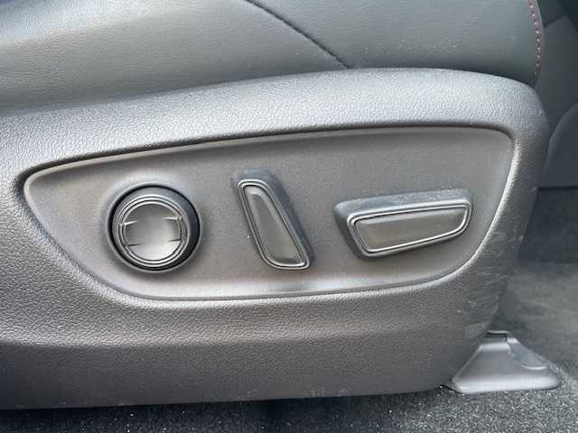 トヨタ ＲＡＶ４ アドベンチャー オフロードPKG 三重県 2022(令4)年 2.8万km アティチュードブラックマイカ メーカーオプション/・パノラミックビューモニター/・パワーバックドア/セーフティセンス/・プリクラッシュセーフティ/・レーントレーシングアシスト/・レーダークルーズコントロール/・オートマチックハイビーム/・ロードサインアシスト/先行車発進告知機能/パーキングサポートブレーキ/ブラインドスポットモニター/1オーナー/4WD/TRDフロントバンパーガーニッシュ（LED付）/TRDフロントロアガーニッシュ/TRDマッドフラップ/純正9型ディスプレイオーディオ/【フルセグTV/Bluetooth/USB/Miracast】/ビルトインETC/前後ドライブレコーダー/合皮スポーティシート/D席パワーシート/D/N席シートベンチレーション/D/N席シートヒーター/ステアリングヒーター/オートライト/LEDヘッドランプ/225/60R18インチ純正AW/専用サスペンション/プッシュスタート/スマートキー/スペアキー/フロアマット
