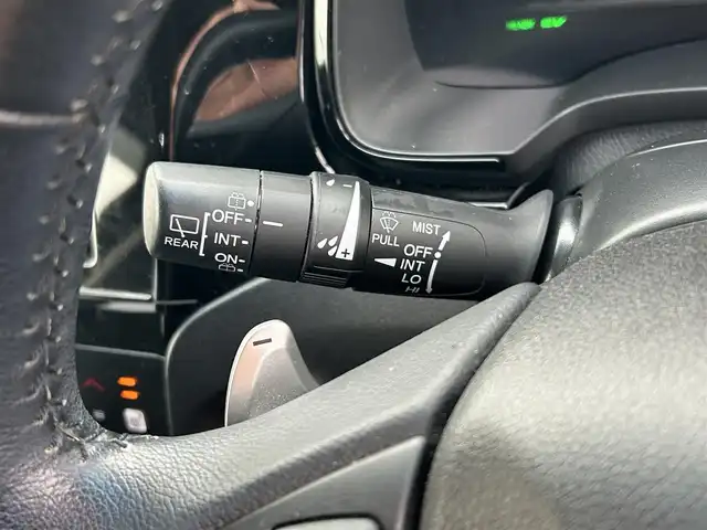 ホンダ シャトル ハイブリッド X ホンダセンシング 富山県 2020(令2)年 5.6万km プレミアムクリスタルレッドM ワンオーナー/純正SDナビ/(AM/FM/CD/DVD/BT/USB/ipod)/フルセグTV/バックカメラ/レーダークルーズコントロール/コーナーセンサー/衝突軽減システム/レーンキープアシスト/横滑り防止装置/盗難防止装置/パドルシフト/ビルトインETC/シートヒーター　運転席＋助手席/ハーフレザーシート/フロアマット社外/LEDライト/フォグランプ/カーテンエアバッグ/スマートキー×2/取扱説明書/保証書