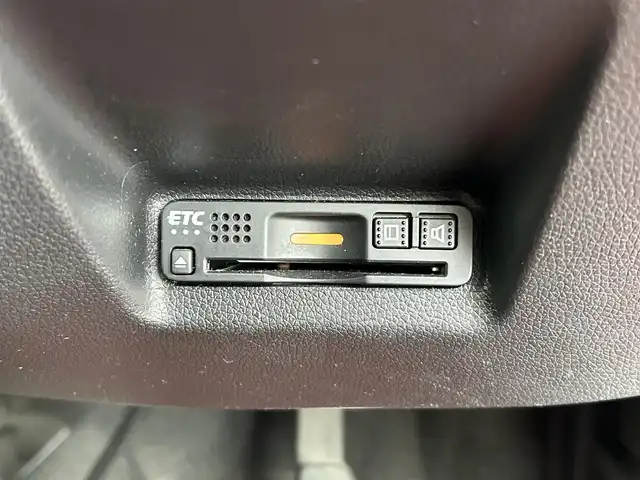 ホンダ シャトル ハイブリッド X ホンダセンシング 富山県 2020(令2)年 5.6万km プレミアムクリスタルレッドM ワンオーナー/純正SDナビ/(AM/FM/CD/DVD/BT/USB/ipod)/フルセグTV/バックカメラ/レーダークルーズコントロール/コーナーセンサー/衝突軽減システム/レーンキープアシスト/横滑り防止装置/盗難防止装置/パドルシフト/ビルトインETC/シートヒーター　運転席＋助手席/ハーフレザーシート/フロアマット社外/LEDライト/フォグランプ/カーテンエアバッグ/スマートキー×2/取扱説明書/保証書