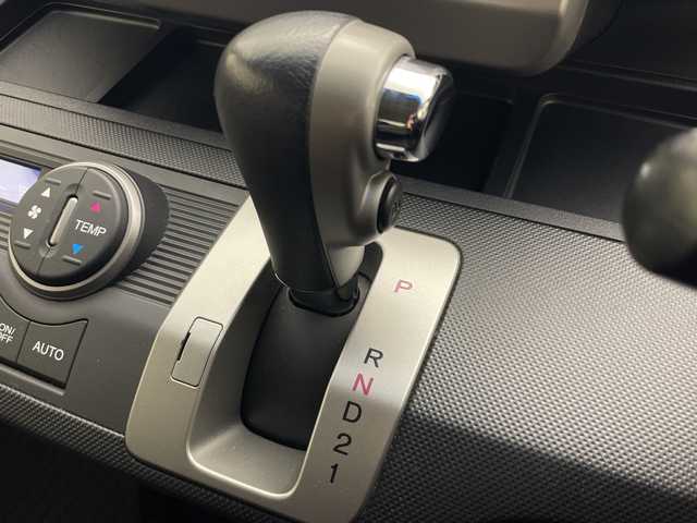 ホンダ フリード Gエアロ 秋田県 2015(平27)年 9万km スーパープラチナメタリック 4WD/純正フリップダウンモニター/純正メモリナビ/　　CD/DVD/BT/フルセグ/バックカメラ/パワースライドドア/HIDオートライト/社外15インチアルミホイール/純正フロアマット/電動格納ミラー/革巻きステアリング/ステアリングスイッチ/スマートキー/ETC
