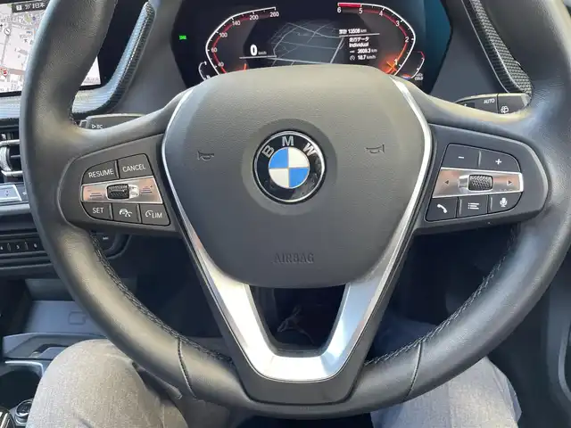ＢＭＷ １１８ｄ プレイ 神奈川県 2022(令4)年 1.4万km アルピンホワイトⅢ ワンオーナー/純正メモリーナビ/AppleCarPlay、AndoroidAuto/バックモニター/インテリジェントセーフティ/レーダークルーズコントロール/PCS/LKA/BSM/コーナーセンサー/パーキングサポート/後退アシスト/純正17インチAW/LEDライト/LEDフォグライト/パワーバックドア/ミラーETC/前後ドライブレコーダー/プッシュスタート/スマートキー×2/R7年ディーラー整備記録/保証書・取説あり