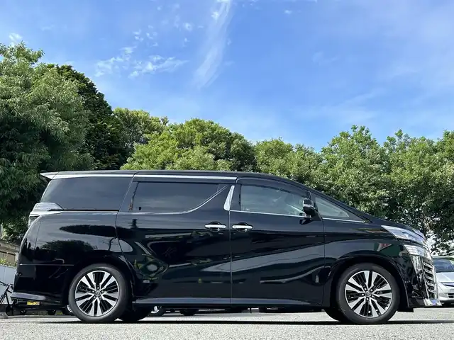 トヨタ ヴェルファイア Z Gエディション 宮崎県 2018(平30)年 2.6万km ブラック 純正SDナビ（NSZN-Z68T）/・Bluetoothオーディオ/USBオーディオ/・フルセグTV/SDオーディオ/バックカメラ/ツインムーンルーフ/三眼LEDヘッドランプ/・アダプティブハイビームシステム/後席用モニター/デジタルインナーミラー/パワーシート/シートヒーター/エアシート（前席）/パワーバックドア/両側パワースライドドア/ビルトインETC2.0/前後ドライブレコーダー（HDR963GW）/取扱説明書/保証書/スペアキー1本