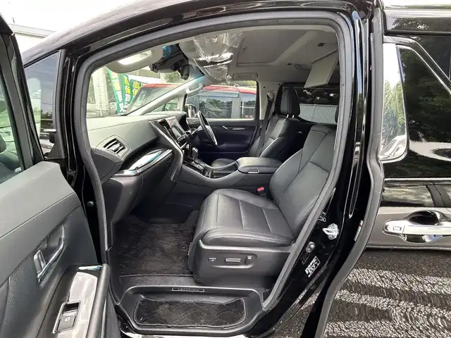 トヨタ ヴェルファイア Z Gエディション 宮崎県 2018(平30)年 2.6万km ブラック 純正SDナビ（NSZN-Z68T）/・Bluetoothオーディオ/USBオーディオ/・フルセグTV/SDオーディオ/バックカメラ/ツインムーンルーフ/三眼LEDヘッドランプ/・アダプティブハイビームシステム/後席用モニター/デジタルインナーミラー/パワーシート/シートヒーター/エアシート（前席）/パワーバックドア/両側パワースライドドア/ビルトインETC2.0/前後ドライブレコーダー（HDR963GW）/取扱説明書/保証書/スペアキー1本