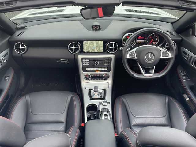 メルセデス・ベンツ ＳＬＣ１８０ スポーツ 福井県 2018(平30)年 3.2万km ポーラホワイト 登録時走行距離31216km/メーカー純正HDDナビゲーション/（CD/DVD/BT）/フルセグテレビ/バックカメラ/プリクラッシュセーフティ/アダプティブクルーズコントロール/ターボ/ブラインドスポットモニター/純正18インチアルミホイール/黒革シート/パワーシート/（シートメモリ付き）/シートヒーター/LEDヘッドライト/ETC/ドライブレコーダー/レインセンサー/LIMスイッチ/USBポート/オートリトラミラー/オートライト/ステアリングリモコン/プッシュスタート/スマートキー/保証書/取扱説明書