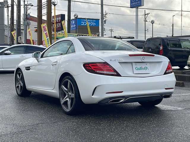 メルセデス・ベンツ ＳＬＣ１８０ スポーツ 福井県 2018(平30)年 3.2万km ポーラホワイト 登録時走行距離31216km/メーカー純正HDDナビゲーション/（CD/DVD/BT）/フルセグテレビ/バックカメラ/プリクラッシュセーフティ/アダプティブクルーズコントロール/ターボ/ブラインドスポットモニター/純正18インチアルミホイール/黒革シート/パワーシート/（シートメモリ付き）/シートヒーター/LEDヘッドライト/ETC/ドライブレコーダー/レインセンサー/LIMスイッチ/USBポート/オートリトラミラー/オートライト/ステアリングリモコン/プッシュスタート/スマートキー/保証書/取扱説明書
