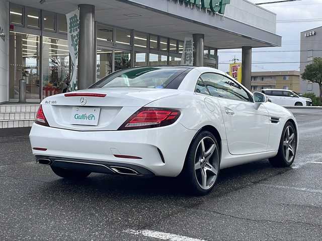 メルセデス・ベンツ ＳＬＣ１８０ スポーツ 福井県 2018(平30)年 3.2万km ポーラホワイト 登録時走行距離31216km/メーカー純正HDDナビゲーション/（CD/DVD/BT）/フルセグテレビ/バックカメラ/プリクラッシュセーフティ/アダプティブクルーズコントロール/ターボ/ブラインドスポットモニター/純正18インチアルミホイール/黒革シート/パワーシート/（シートメモリ付き）/シートヒーター/LEDヘッドライト/ETC/ドライブレコーダー/レインセンサー/LIMスイッチ/USBポート/オートリトラミラー/オートライト/ステアリングリモコン/プッシュスタート/スマートキー/保証書/取扱説明書
