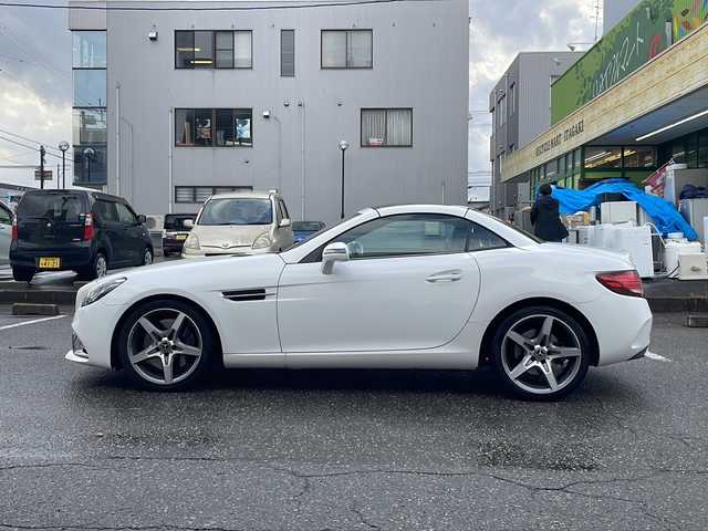 メルセデス・ベンツ ＳＬＣ１８０ スポーツ 福井県 2018(平30)年 3.2万km ポーラホワイト 登録時走行距離31216km/メーカー純正HDDナビゲーション/（CD/DVD/BT）/フルセグテレビ/バックカメラ/プリクラッシュセーフティ/アダプティブクルーズコントロール/ターボ/ブラインドスポットモニター/純正18インチアルミホイール/黒革シート/パワーシート/（シートメモリ付き）/シートヒーター/LEDヘッドライト/ETC/ドライブレコーダー/レインセンサー/LIMスイッチ/USBポート/オートリトラミラー/オートライト/ステアリングリモコン/プッシュスタート/スマートキー/保証書/取扱説明書