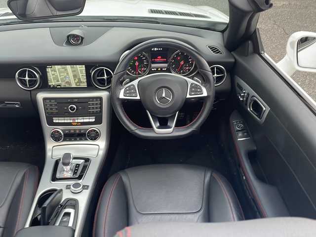 メルセデス・ベンツ ＳＬＣ１８０ スポーツ 福井県 2018(平30)年 3.2万km ポーラホワイト 登録時走行距離31216km/メーカー純正HDDナビゲーション/（CD/DVD/BT）/フルセグテレビ/バックカメラ/プリクラッシュセーフティ/アダプティブクルーズコントロール/ターボ/ブラインドスポットモニター/純正18インチアルミホイール/黒革シート/パワーシート/（シートメモリ付き）/シートヒーター/LEDヘッドライト/ETC/ドライブレコーダー/レインセンサー/LIMスイッチ/USBポート/オートリトラミラー/オートライト/ステアリングリモコン/プッシュスタート/スマートキー/保証書/取扱説明書