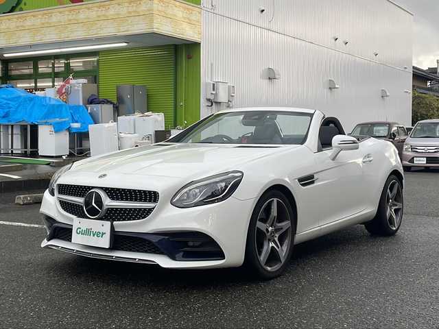 メルセデス・ベンツ ＳＬＣ１８０ スポーツ 福井県 2018(平30)年 3.2万km ポーラホワイト 登録時走行距離31216km/メーカー純正HDDナビゲーション/（CD/DVD/BT）/フルセグテレビ/バックカメラ/プリクラッシュセーフティ/アダプティブクルーズコントロール/ターボ/ブラインドスポットモニター/純正18インチアルミホイール/黒革シート/パワーシート/（シートメモリ付き）/シートヒーター/LEDヘッドライト/ETC/ドライブレコーダー/レインセンサー/LIMスイッチ/USBポート/オートリトラミラー/オートライト/ステアリングリモコン/プッシュスタート/スマートキー/保証書/取扱説明書