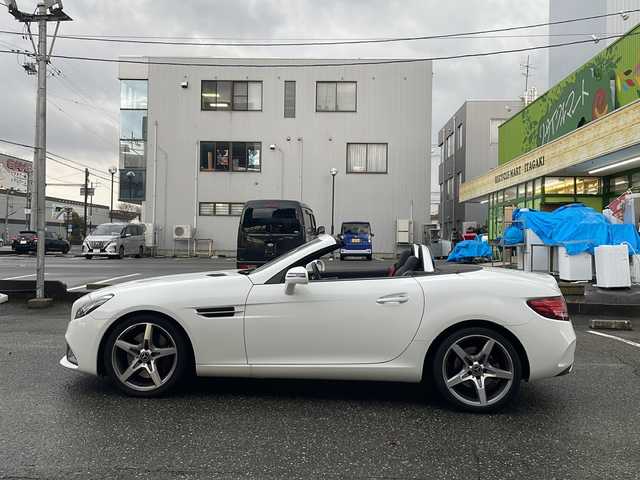 メルセデス・ベンツ ＳＬＣ１８０ スポーツ 福井県 2018(平30)年 3.2万km ポーラホワイト 登録時走行距離31216km/メーカー純正HDDナビゲーション/（CD/DVD/BT）/フルセグテレビ/バックカメラ/プリクラッシュセーフティ/アダプティブクルーズコントロール/ターボ/ブラインドスポットモニター/純正18インチアルミホイール/黒革シート/パワーシート/（シートメモリ付き）/シートヒーター/LEDヘッドライト/ETC/ドライブレコーダー/レインセンサー/LIMスイッチ/USBポート/オートリトラミラー/オートライト/ステアリングリモコン/プッシュスタート/スマートキー/保証書/取扱説明書